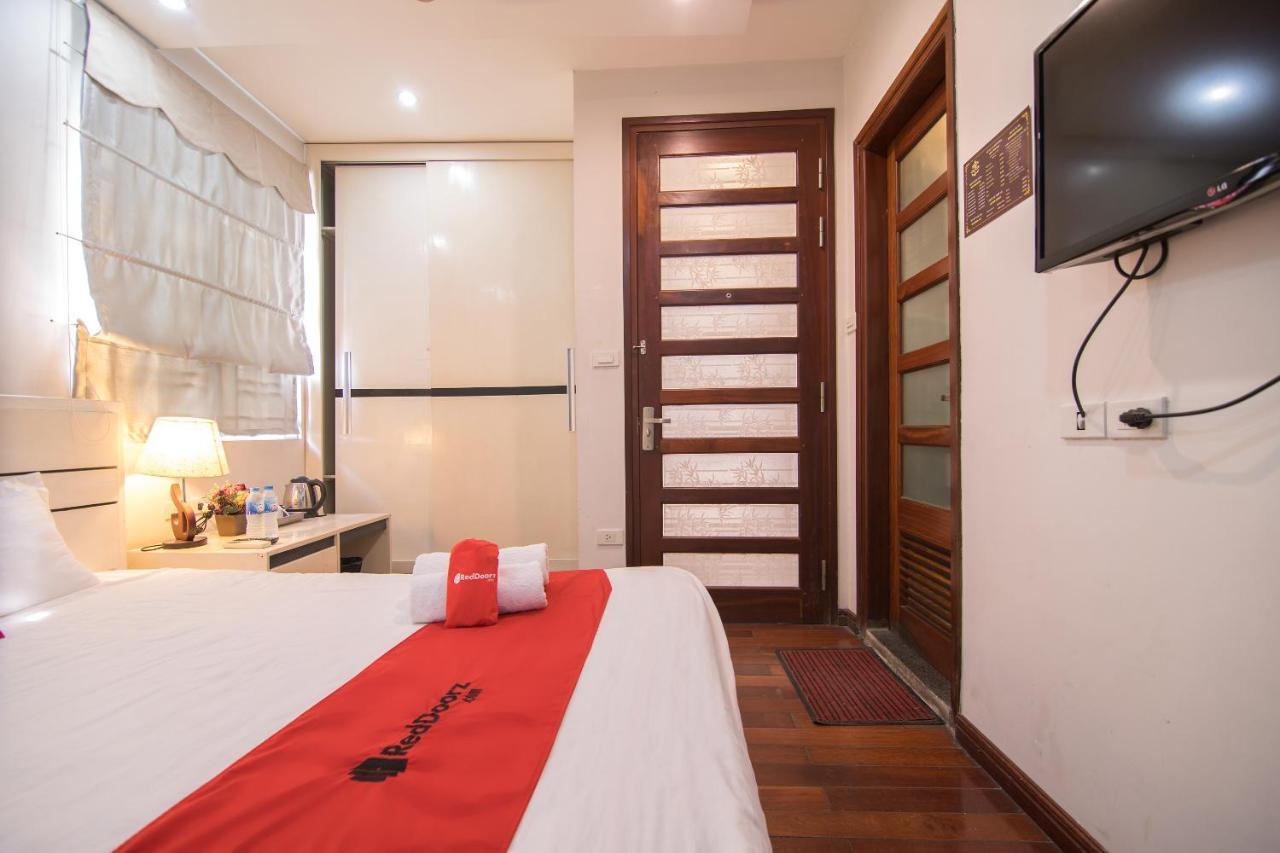 Reddoorz Yen Phu Street Hotel Hanoi Bagian luar foto