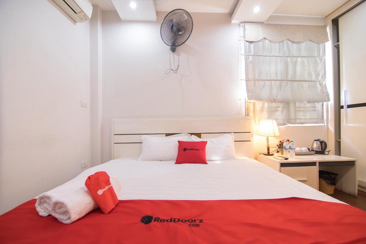 Reddoorz Yen Phu Street Hotel Hanoi Bagian luar foto